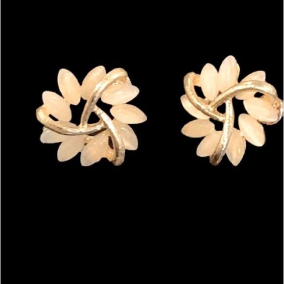 Elegant Flower Stud Earrings, Gold Tone & Faux Opal Unisex Floral, Great Gift! - Picture 3 of 10